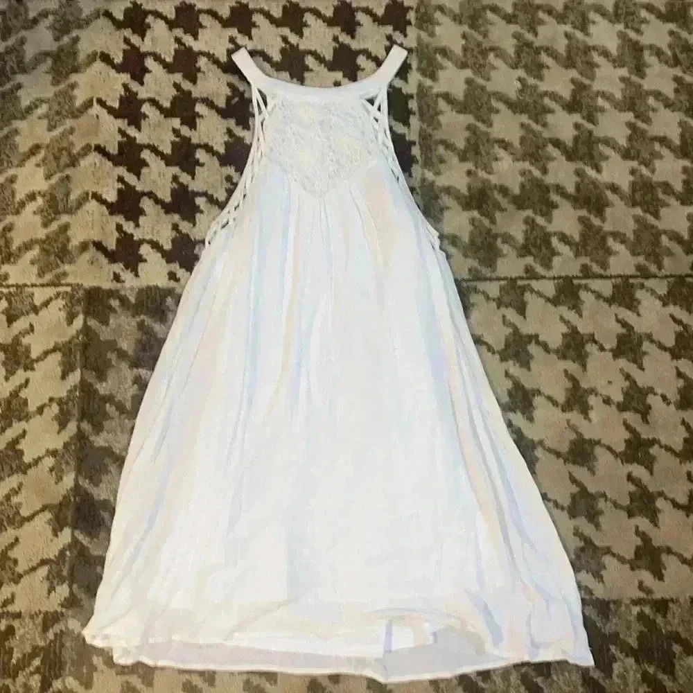 Beautiful White Dress - Broken Button On Back